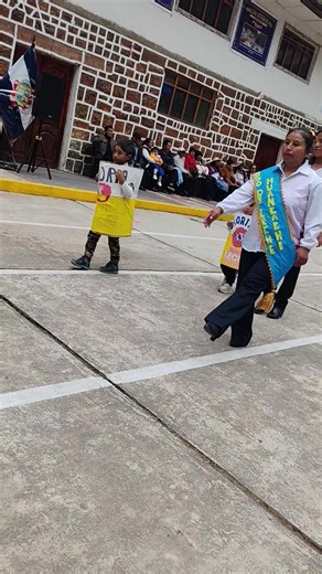 Desfile Creativo de Niños Pequeños