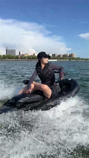 RushWave Surf Boat，Float on water#rushwave #Surfing #surfboard #electricsurfboard