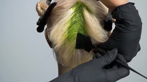 Hol dir die Farb-Inspiration von der neuen Color Zoom '19 Collection REMIX! Ivy Green im Mix mit Avocado und einem Hauch Energy Yellow - ein urbanes Camouflage. Mehr unter: gldwll.co/colorzoomcollection19 oder der Goldwell Education App. #colorzoom #remixreality Agnes Westerman | Goldwell DACH