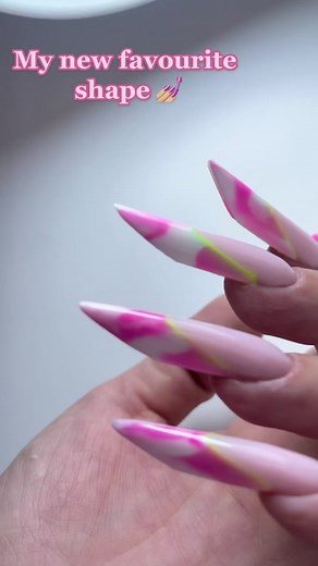 Αντιστροφο γαλλικο σε γοτθικο αμυγδαλο μονο με ακρυτζελ 💅🏼🌸 #fyp #gothicalmond #nails #art #pink #4u #idonail4you #alchemycosmeticsgreece