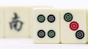 Yellow Mountain Imports Small Size Chinese Mahjong Set, “Rogue Classic” with 146 Ivory Colored Tiles, Vinyl Case, Wind Indicator and Dice - for Chinese Style Gameplay Only [經典象牙」中國麻將]