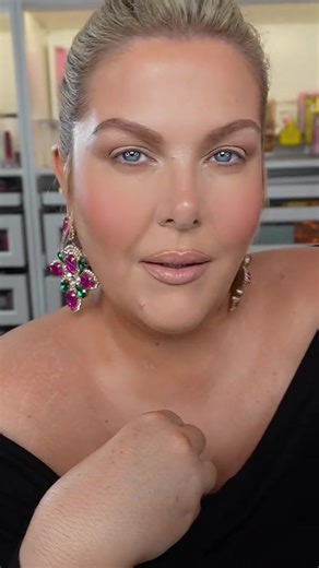 Makeup lesson: chubby face edition Skin prep @Embryolisse Australia & NZ Body tan @ByTerryOfficial Contour @Westman-Atelier Blush @Rare Beauty Powder @Huda Beauty #makeuplesson #plussize #underpainting