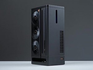 12L立式桌面端ITX主机-闪鳞L400实装实测 ——配置——CPU：Ultra7 265K主板：技嘉Z890I AORUS ULTRA迷你雕散热：ID-COOLING iS67-XT硬盘：西数SN850X内存：金白达黑刃32GB(16GB*2) 6800MHz显卡：映众RTX 4080 SUPER 曜夜Ultra电源：安耐美GM750机箱：闪鳞L400其他：ARCTIC 140