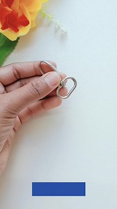 112K views · 1.8K reactions | Easy Macrame Keychain DIY ✨ Llaveros en Macramé  #macramekeychain #macrametutorial #macramebeginner #macramepattern #paracord #paracordkeychain #crafts #handmade #diy #makramee #makrama #explorepage #reels #reelsfypシ #macrame | Eashan Crafts | Facebook