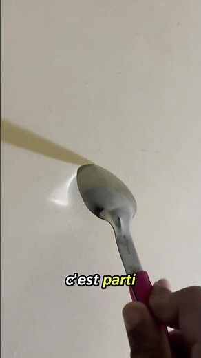Jour 2 : Je tente de percer un mur avec une cuillère ! 🍴🧱