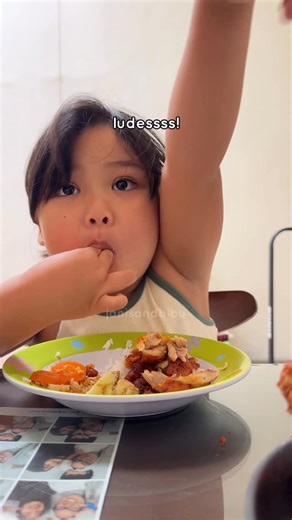 Janisandbibu on Instagram: "kali ini bikin menu keluarga yang renyah dijamin endul! Bahan utama: • 5 potong paha ayam Bumbu marinasi (haluskan): • 5 siung bawang merah • 5 siung bawang putih • 3 butir kemiri sangrai • 3 cm jahe • 2 buah cabai merah besar, buang bijinya (opsional, ramah anak) • 1 SDT ketumbar bubuk Bahan pelapis: • 1 butir telur • 2 sdm tepung serbaguna • 1 sdm tepung tapioka • Garam secukupnya • Kaldu jamur secukupnya #foryourpage #fyp #makanbarengjanis"