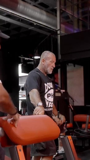 DY Nutrition™ on Instagram: "When doing skullcrushers, instead of starting with your arms straight up, create an angle and put them slightly back. You’ll probably use less weight because of the angle but you’ll still be targeting the tricep whilst reducing the stress on the tendon. Dorian always did 2-3 exercises for triceps, a cable push down, skullcrushers and often, either single arm push downs on the cable station or the Nautilus tricep extension machine. @thedorianyates @iamthomaspowell #Mr