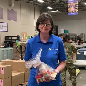 🚨 COVID-19 Emergency 🚨 ✔️Our disaster plan is activated ✔️Food distributions are increasing ✔️We're packing emergency kits with shelf-stable foods 🤝 Northeast Ohio will get through this if we all do our part. Can we count on your support? | Greater Cleveland Food Bank