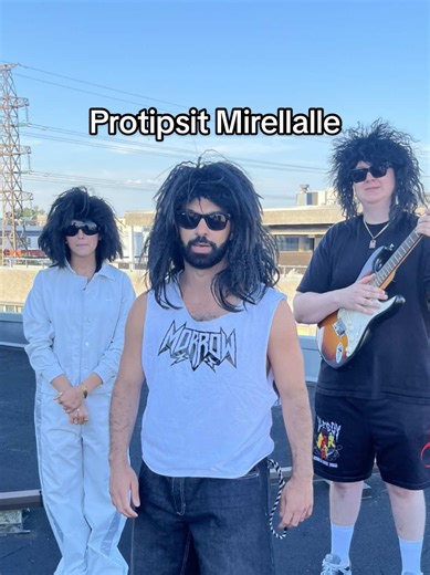 @Danitello @Mirella Kun ego on kovempi kuin sävelkorva… mitä mul ei oo, on nyt ulkona ja voin sanoo et se saa rockkarinki tanssijala väpättää