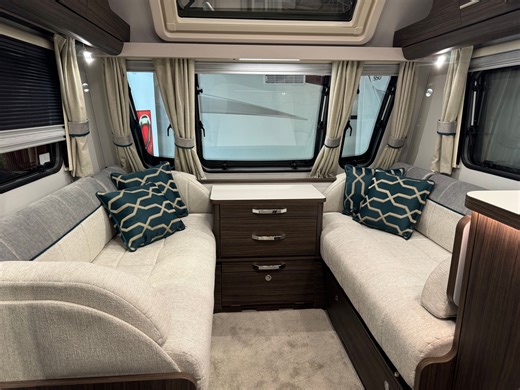Lets walkthrough the all new Elddis & Buccaneer: Motorhomes, Campervans & Touring Caravans Affinity 574 caravan with its unique layout 🛏 Twin rear single beds at the back 🛋 Lounge that converts to a long double bed 🍳 Fully equipped kitchen with dual-fuel cooker, microwave smart storage 🚿 Split washroom with separate toilet and shower areas | Caravan Guard