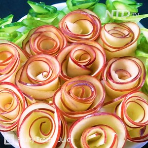 See How To Make Beautiful Apple🍎 Rose Garnish !! 🌹😊 Credit:Fruity Freshy Juicy Full Video: https://youtu.be/vmUuYjFeqbY | Taste Life