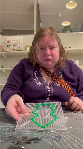 Pyssla en gran 🌲 som ska bli grön