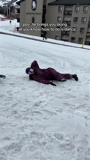 These dance moves know no bounds 🥳🕺🏽🏂❄️✨ @Snowverb @ridesnowboards @Knockaround Sunglasses @Burton Snowboards
