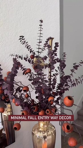 Minimal Fall Entry Way Decor #falldecoration #falldecorating | Kae Whitaker