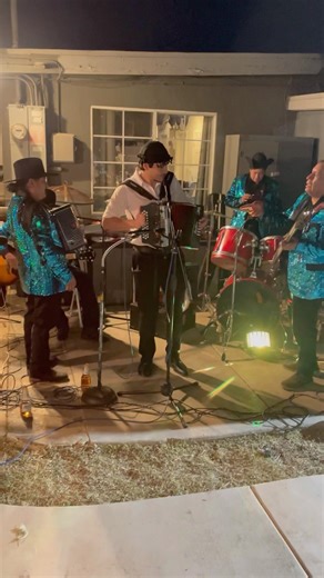 El GUERO GAVACHO PERFORMING LIVE 😱🔥