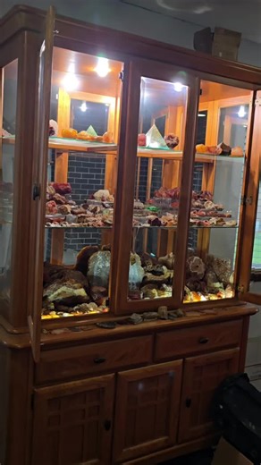 Amazing Finds: $1,000 Hutch for Just $50!
