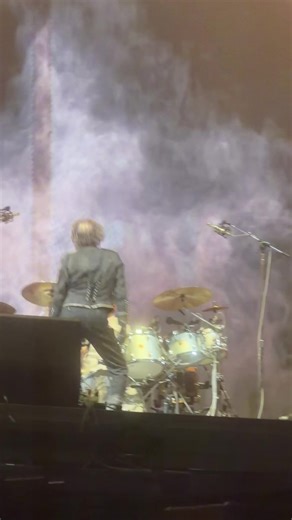 El meneito de la muerte. Soy buen camarografo lose jfbdjdbdjd #mcr #mychemicalromance #gerardway #houseofwolfes