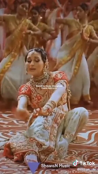 Dola Re Dola - Aishwarya Rai and Madhuri Dixit Dance