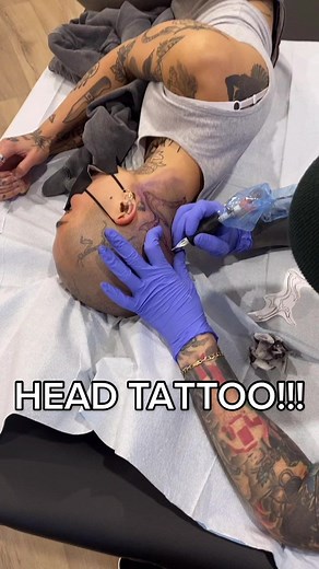 idk what’s up with that glitch BUT I GOT A NEW HEAD TATTOO!!!! done by @bryndonshepherd ! #headtattoo #tattoogirl #abstracttattoo