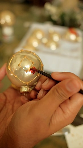 DIY Hand Painted Custom Ornaments! #Christmas #ornaments #diy | Anthony O. Gomes