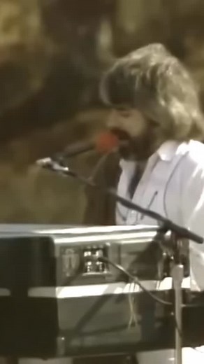 180K views · 26K reactions | One of the greatest live performances of all time - Michael McDonald and The Doobie Brothers performing "What A Fool Believes" | Yacht Rock | Facebook