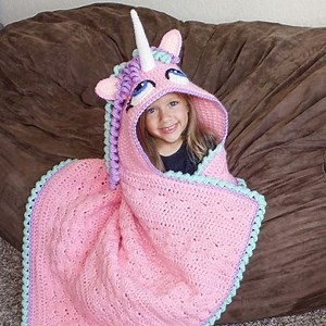 335K views · 5.3K reactions | These CROCHET UNICORN BLANKETS are...