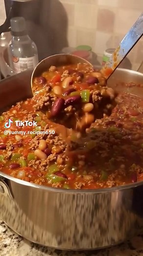 Classic Homemade Chili Recipe: Easy & Delicious