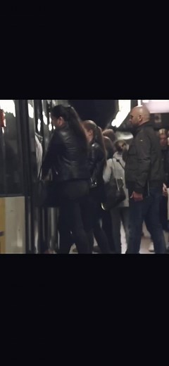 Contagious Laughter on the Metro: Laughing Chain Reaction