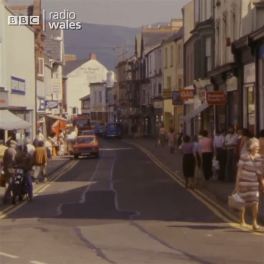 This is what Aberdare looked like back in 1980... | BBC Cymru Wales