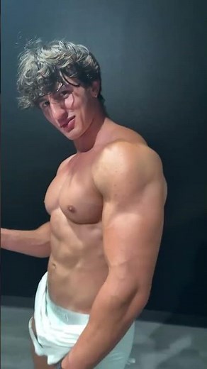 Big Chest Muscle (Hunter Davis) #motivation #aestheic #armsworkout #gymexercise #posing