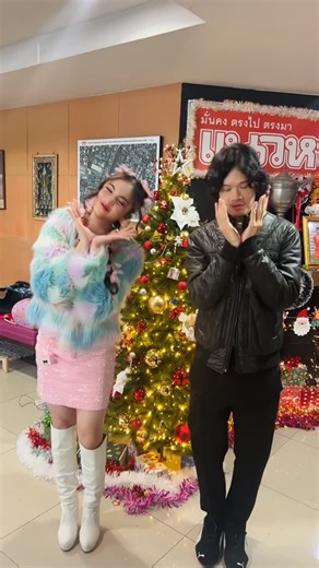 Green Pattayaruree on Instagram: "Jingle Bells 🔔 #Greenpys #Tongvitdivat #jinglebells #wakidi"