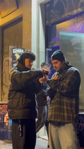 Spiral__Cypher on Instagram: "🗓️ 20/12 🥳 Μετά το πάρτυ συνεχίζουμε @vromiarastreetfood 🔥 -20% έκπτωση 📍Χορεύουμε - περνάμε καλά - παίρνουμε ποτακι - βαράμε σφραγίδα - πάμε παρέα και τρώμε 🥙🥙 🗓️ 20/12 🥳 After the party we continue at @vromiarastreetfood 🔥 -20% discount 📍 We dance – have fun – grab a drink – get stamped – go together and eat 🥙🥙 #hiphop #spiralcypher #skg #hiphopparty #culture"