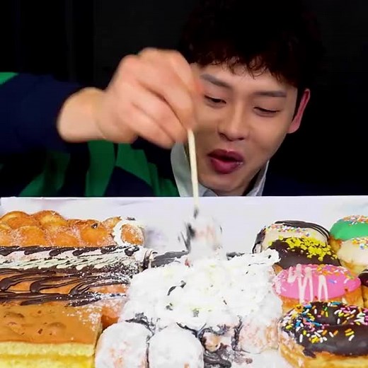 Bonggil eating on TikTok