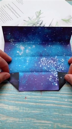 Faltmagie on Instagram: "Falten mit Gefühl – kreative Origami-Kunst, die aus Papier kleine Wunder macht. Inspiriert von Formen, Farben und Geschichten. Willkommen in meiner Welt der Faltkunst – hier entstehen kreative Reels, DIY-Ideen und emotionale Designs aus Papier, die Geschichten erzählen. Ob florale Boxen, geometrische Diamanten oder spirituelle Motive – jedes Origami-Projekt verbindet Ästhetik mit Gefühl. origami kunst, diy papierideen, kreative faltkunst, handgemachte dekoration, emotion