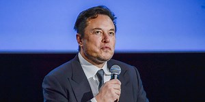 Elon Musk held a 2am livestream and spent 10 minutes playing fart sounds