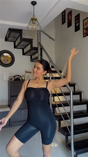 निशा on Instagram: "Cannot gatekeep anymore 🙆🏻‍♀️🫠 This is what you need for your fitted outfits Use code N11 for 11% discount . . #nishagailakoti #whatsunderneat #shapewear #straplessdress #straplessshapewear"