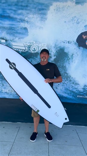 This thing feels insane! 🔥 Spring is in the air, this is when twin fins shine and the new JS Black Baron in HyFi 3.0 is here The original Black Baron was the first twin fin ever released in the JS range, coinciding with Parko’s focus on the pure enjoyment of surfing in retirement. This new version features all the same strengths, and a few key updates. First, a subtle flyer, which allows the board to maintain more width through the middle, but with a relatively pulled in swallow tail for flow a