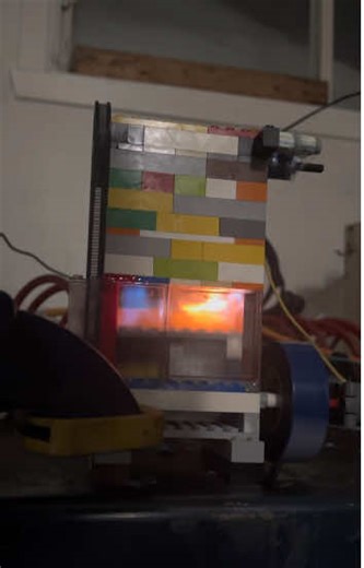 New and improuved Combustion engine is firing more and more! The fuel I used was gasoline. Also, i just wanna say that this engine is mostly for show and i don’t think it can run on it’s own, has for now it’s running on a Electric motor. #combustionengine #4stroke #lego #engine #engineering