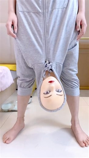 A two-head prank to mess with my girlfriend.