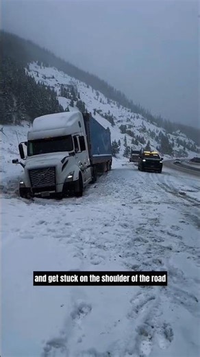 evacuation process for a derailed trailer truck‼️😱#shortvideos #americanhistory