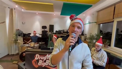 Weihnachtsmarkt Heidenau 🎄🎅 Vom 28. bis 30. November findet der alljährliche Weihnachtsmarkt auf dem Marktplatz in Heidenau statt. Auch dieses Jahr gibt es wieder ein abwechslungsreiches Bühnenprogramm und in den nächsten Tagen möchten wir die Künstler und alle Begleitveranstaltungen in Heidenau gern vorstellen. Am Sonntag von 16:30 bis 19:00 Uhr bringt die Drug Millers Big Band – Jazzy Christmas – Swingende Weihnacht auf die Bühne am Marktplatzt. Weihnachten trifft Big Band – jazzig, swingend