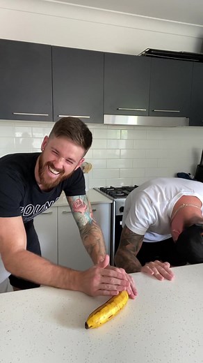 I cant believe this actually worked! 😂 . #bananacut #bananacutchallange #funny #comedy