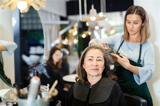 Say goodbye to highlights, here are the most rejuvenating hair colour trends after 50, according to a hairstylist - Netmums