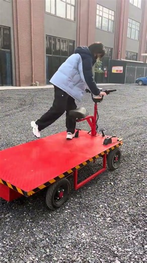 Electric flatbed truck loading and unloading artifact Warehousing and logistics factory truck El