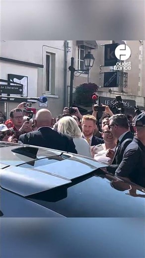 Au lendemain de sa condamnation, Marine Le Pen arrive à La Flèche