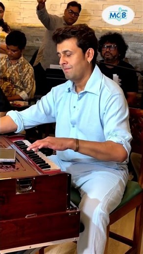 Harmonium playing By Sonu Nigam #sonunigam #singer #bollywoodsongs #harmonium #tabla