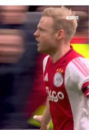 ‘𝗠𝗶𝘀𝘁𝗲𝗿 𝟭-𝟬’ Davy Klaassen opent de score in De Klassieker van afstand 💥 #klaassen #ajax #feyenoord