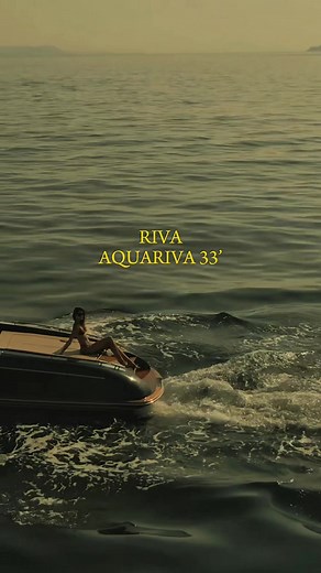 Riva Aquariva 33: Luxury Yacht in Motion