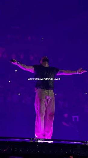 Drake let the crowd take over and it got LOUD