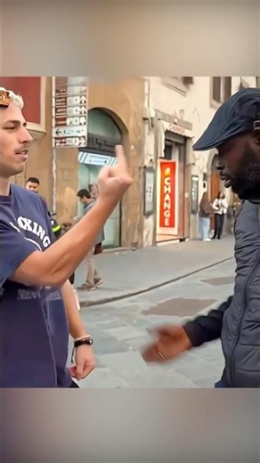 Scammer Targets the Wrong Tourist 👊🏻